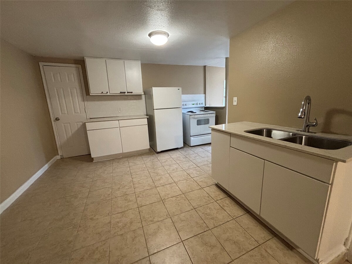 Photo - 7314 Navigation Blvd Unit B