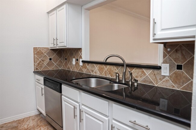 Photo - 290 Wilcrest Dr