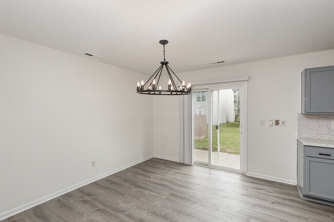 Photo - 400 Erin Taylor Ln