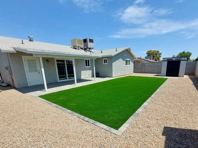 Building Photo - 1233 W Manhatton Dr Rental