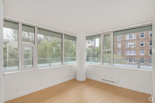 2BR, 2BA - 986SF - Primary Bedroom