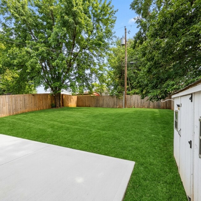 Photo - 421 Banksia Dr