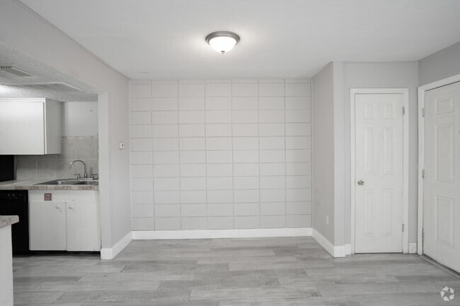 1BR, 1BA - 580SF - Dining Room