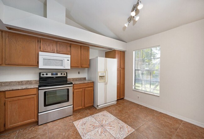 Photo - 102 Candlewick Ct