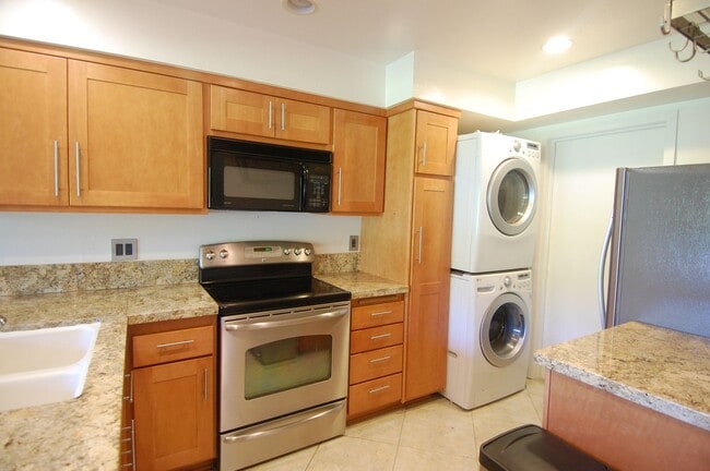 Photo - 2 Bedroom Condo in Presidential Heights 1 ...