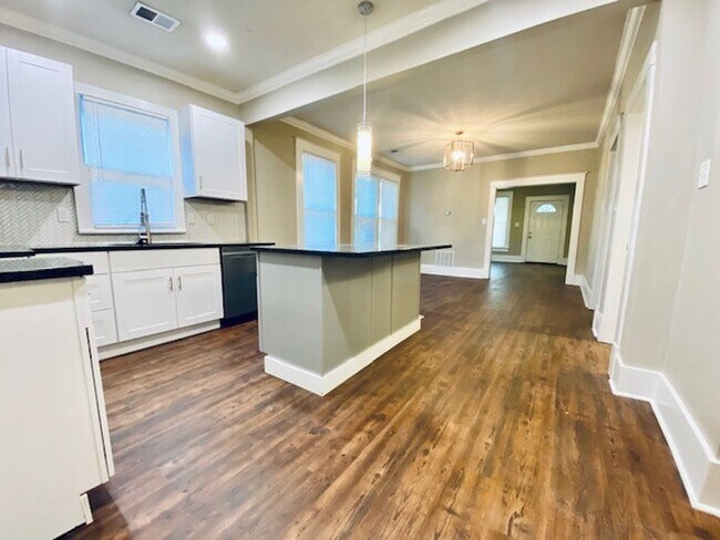 Photo - 1029 Bruce St