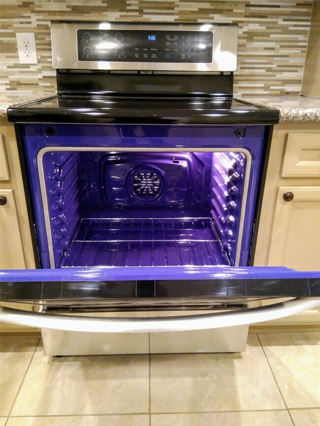 Photo - 3340 Blodgett St