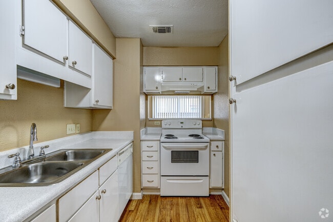 2BR, 1 1/2BA - 1,008SF - Kitchen