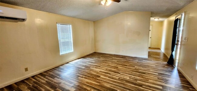 Building Photo - 2555 Lee Turner Rd Rental