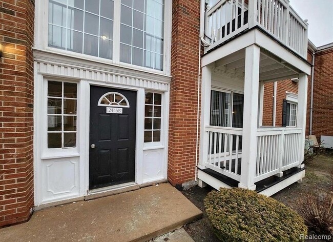 Building Photo - 2445 Torquay Ave Unit 107