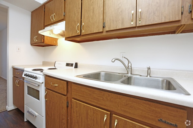 2 BR, 1 BA - kitchen - Colony Court
