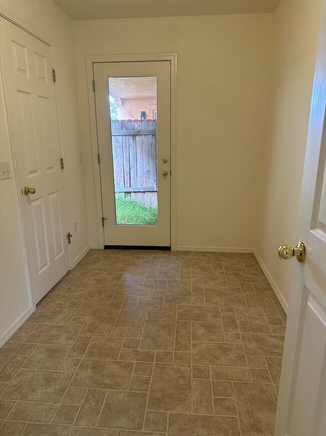 Photo - 896 Front St Unit B