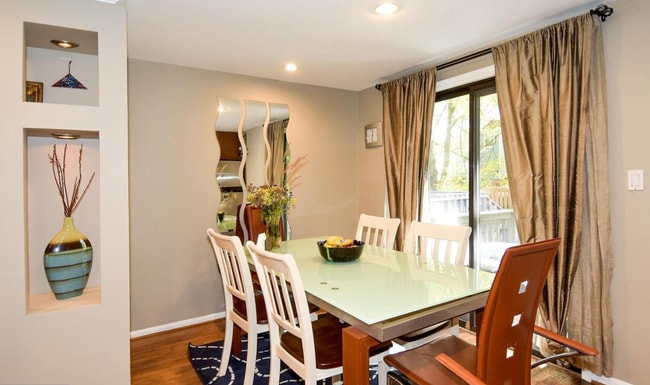 Photo - 14 Strath Haven Ct