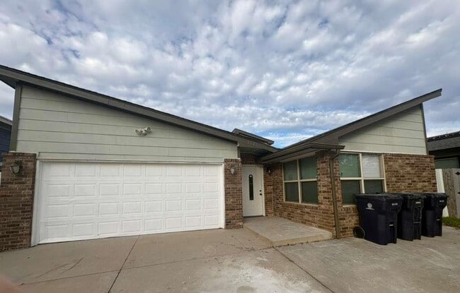 Building Photo - 1217 SW 18th St