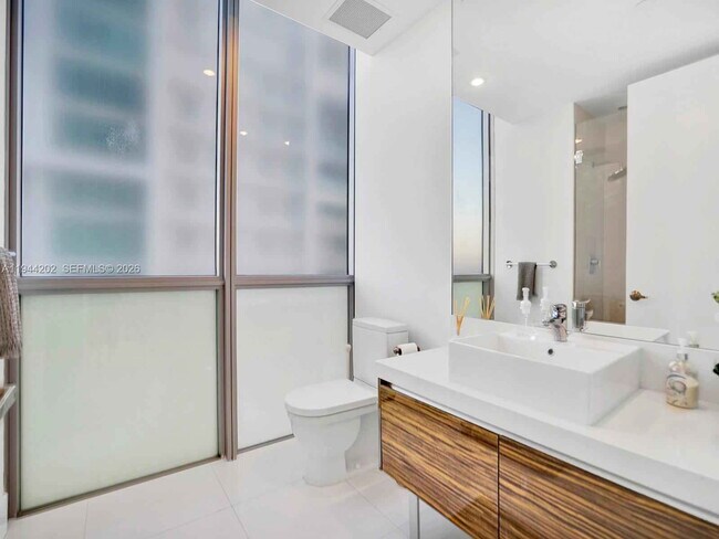 Photo - Biscayne Boulevard, Miami, FL 33132 - 3 BR 2.5 BA condo Unidad 4001