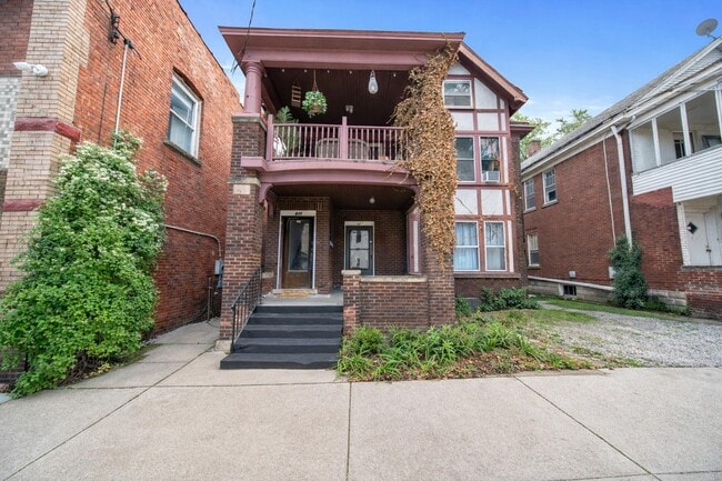 Photo - 425 W 8th St