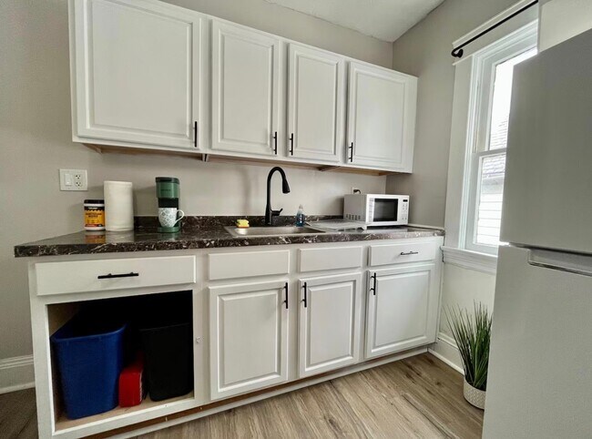 10702 Lamontier Ave Unit Upper