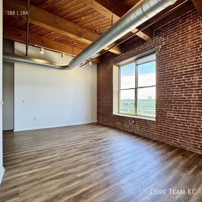 Photo - 202 W 5th St Unidad 310
