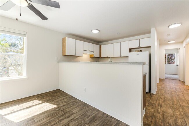 Foster Plaza Apartments