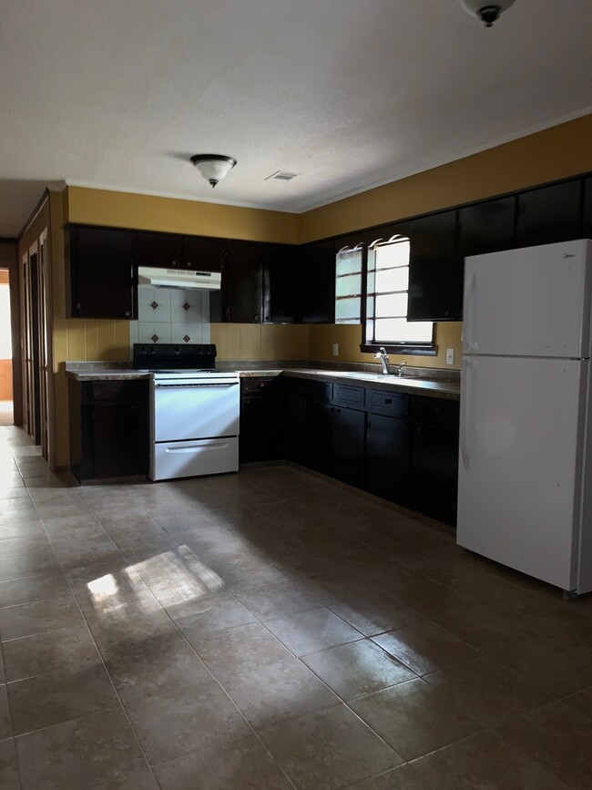 Photo - 3 Bed 1.5 Bath Pet Friendly Home