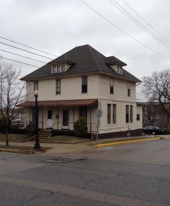 ALL UTILITIES INCLUDED...1 Bed 1 Bath - ALL UTILITIES INCLUDED...1 Bed 1 Bath Apartment Unit 1