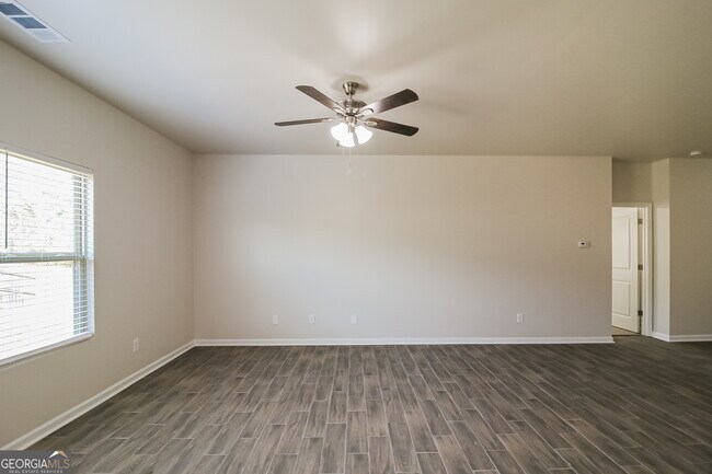 Photo - 6037 Heisler St