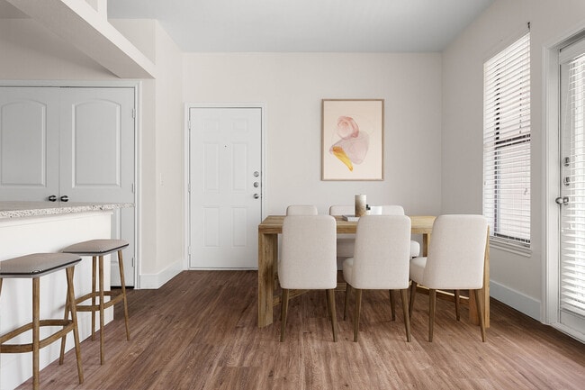 C200580 Lakeside Villas (Dallas)_VS Stills_1B1B_Dining Room - Lakeside Villas (Dallas)