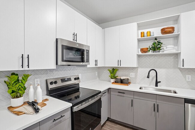 17-web-or-mls-4555 Grv Spgs Cir-Unit 107-S1605-017