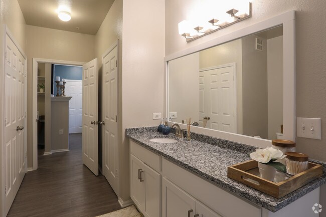 1BR, 1BA - 851 SF