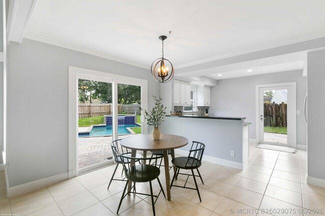 Photo - 522 Goldenwood Way