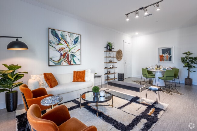 1BR, 1BA - 798SF