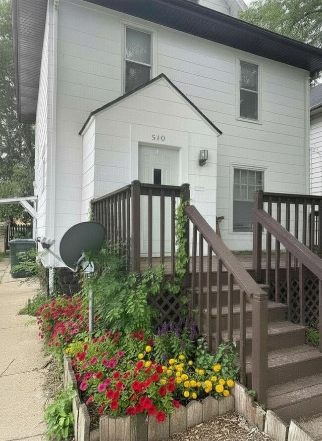 Building Photo - Spacious 3 bedroom, 1 bathroom House