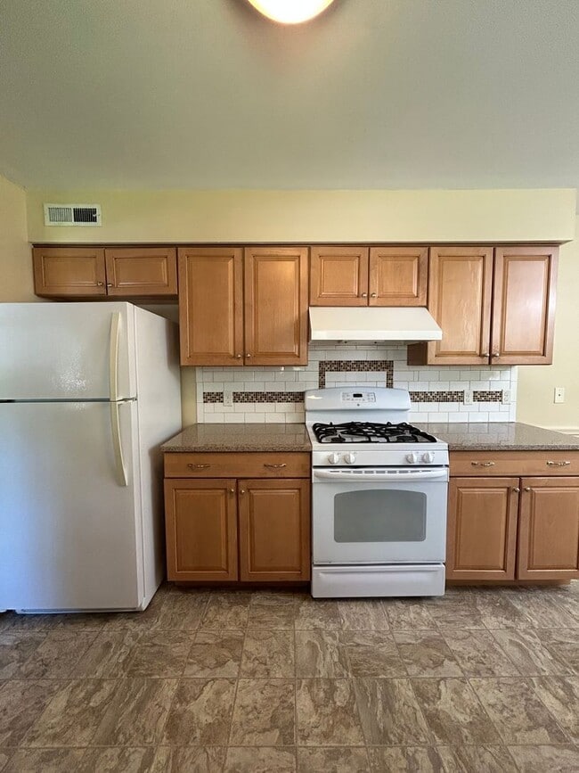 Photo - 704 N 74th Ave