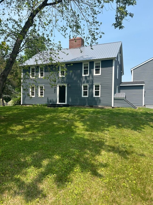 Beautiful renovated 5 bedroom 2.5 bath sin... - Beautiful renovated 5 bedroom 2.5 bath sin... House