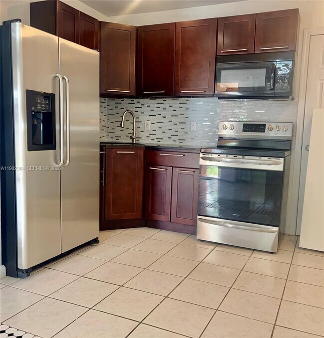 2016 NE 26th St Unit 2