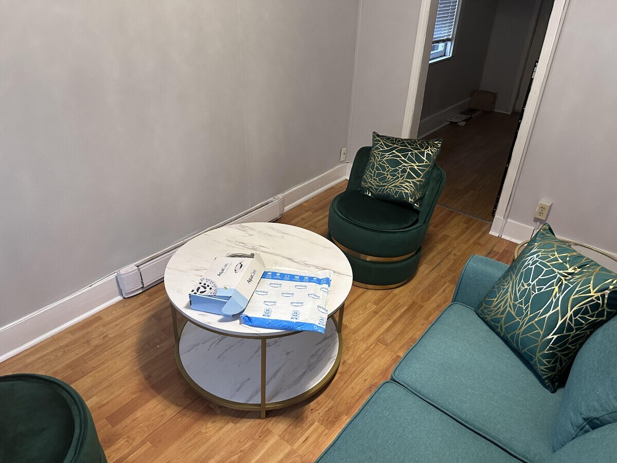 Photo - 1040 Athol St