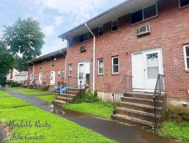 Building Photo - Tomshir Apartments