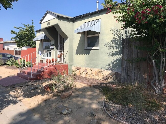 Photo - 3752 Meade Ave