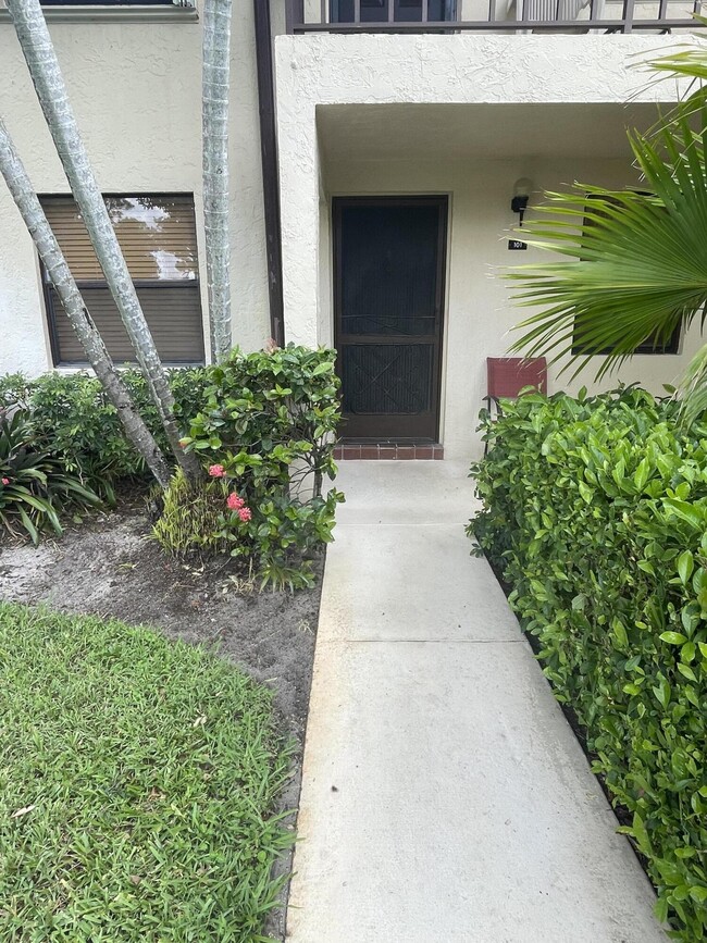 Building Photo - 4598 Lucerne Lakes Blvd E Unit 101 Rental