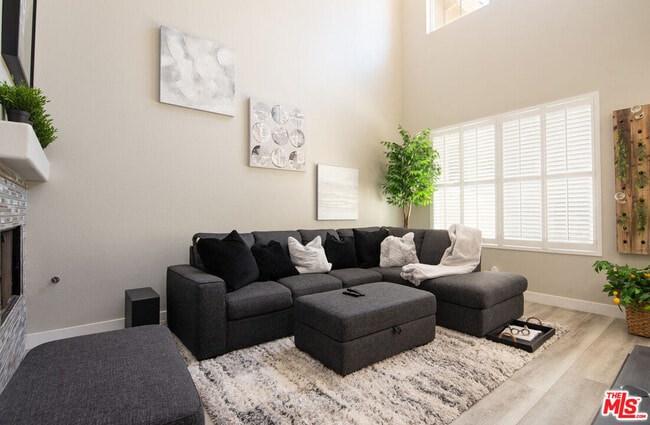 Photo - 596 Fenwick Way Unidad B Rental