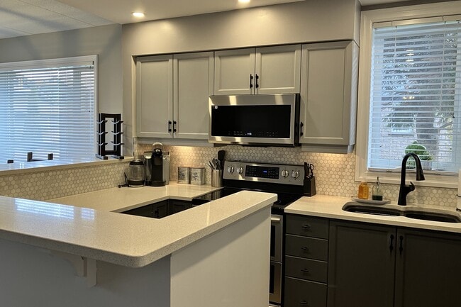 Photo - 667 Johnston Pk Ave