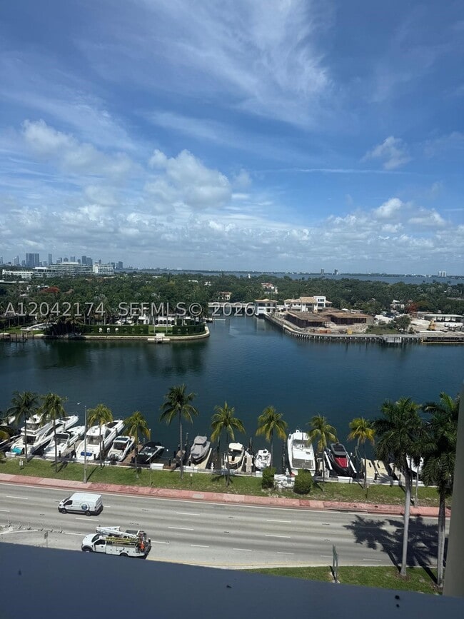 Building Photo - 5005 Collins Ave Unit 1104