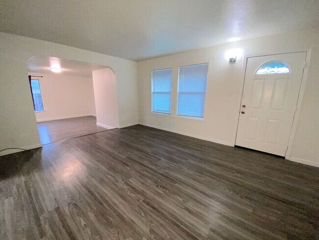 Photo - Lovely 3 Bedroom, 2 Bath House - Washer/Dryer, Dishwasher, Long Driveway, Fenced Backyard