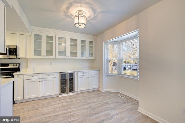 Photo - 1844 Sharwood Pl