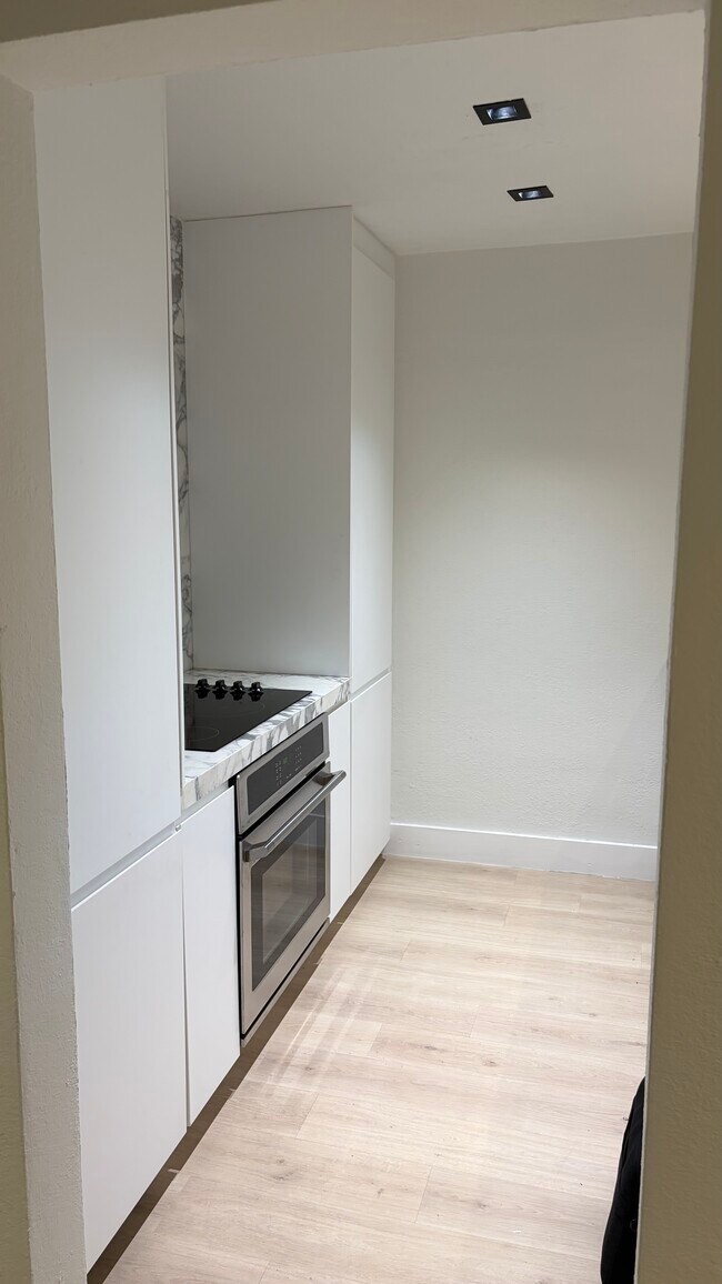 7487 SW 82nd St Unit C302