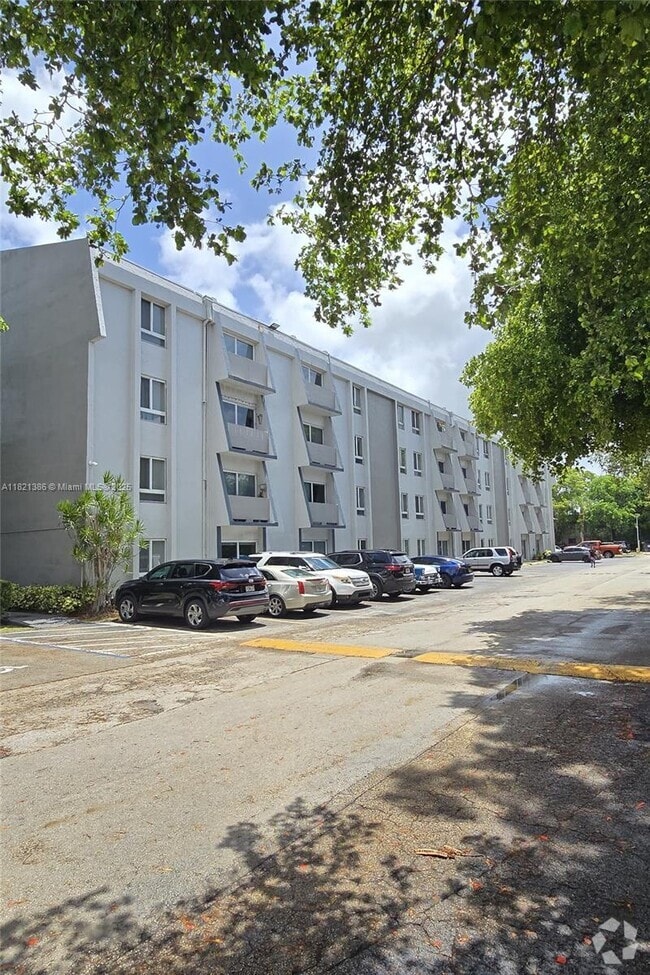 Building Photo - 11110 SW 196th St Unit 102 Rental