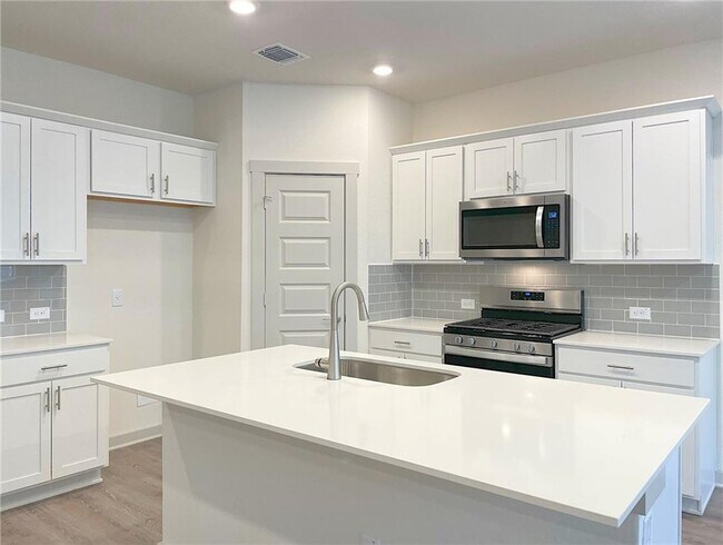 Photo - 10501 Defender Trl