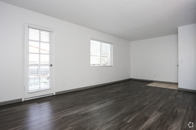 2BR, 2BA - 950 SF - New Horizons