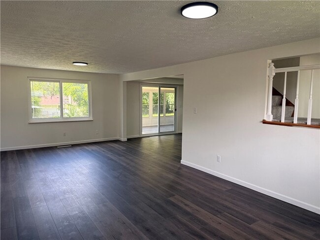Photo - 6221 Longford Rd