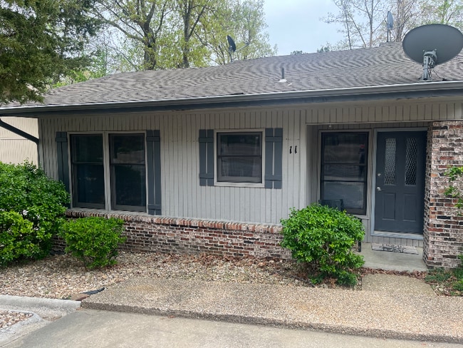 Building Photo - 11 August Ln